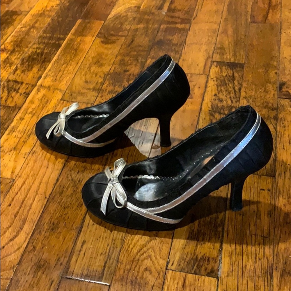 Deb black heels